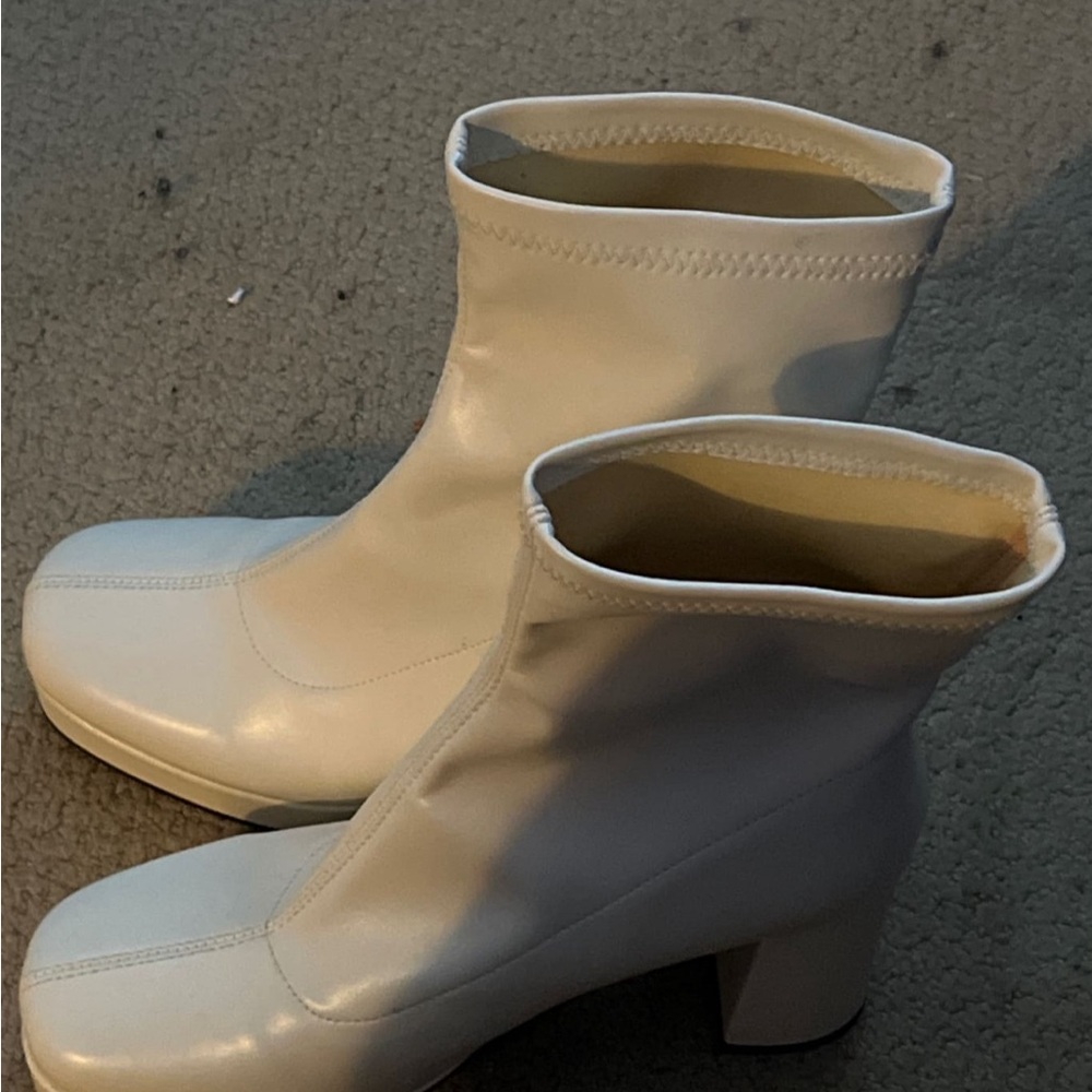 Elegant White Gogo Ankle Boots